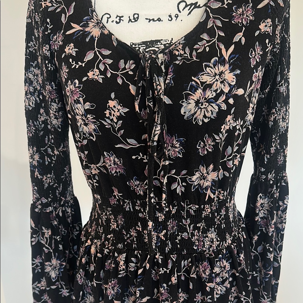 2/$13 GUC-Floral Black Women's Top
